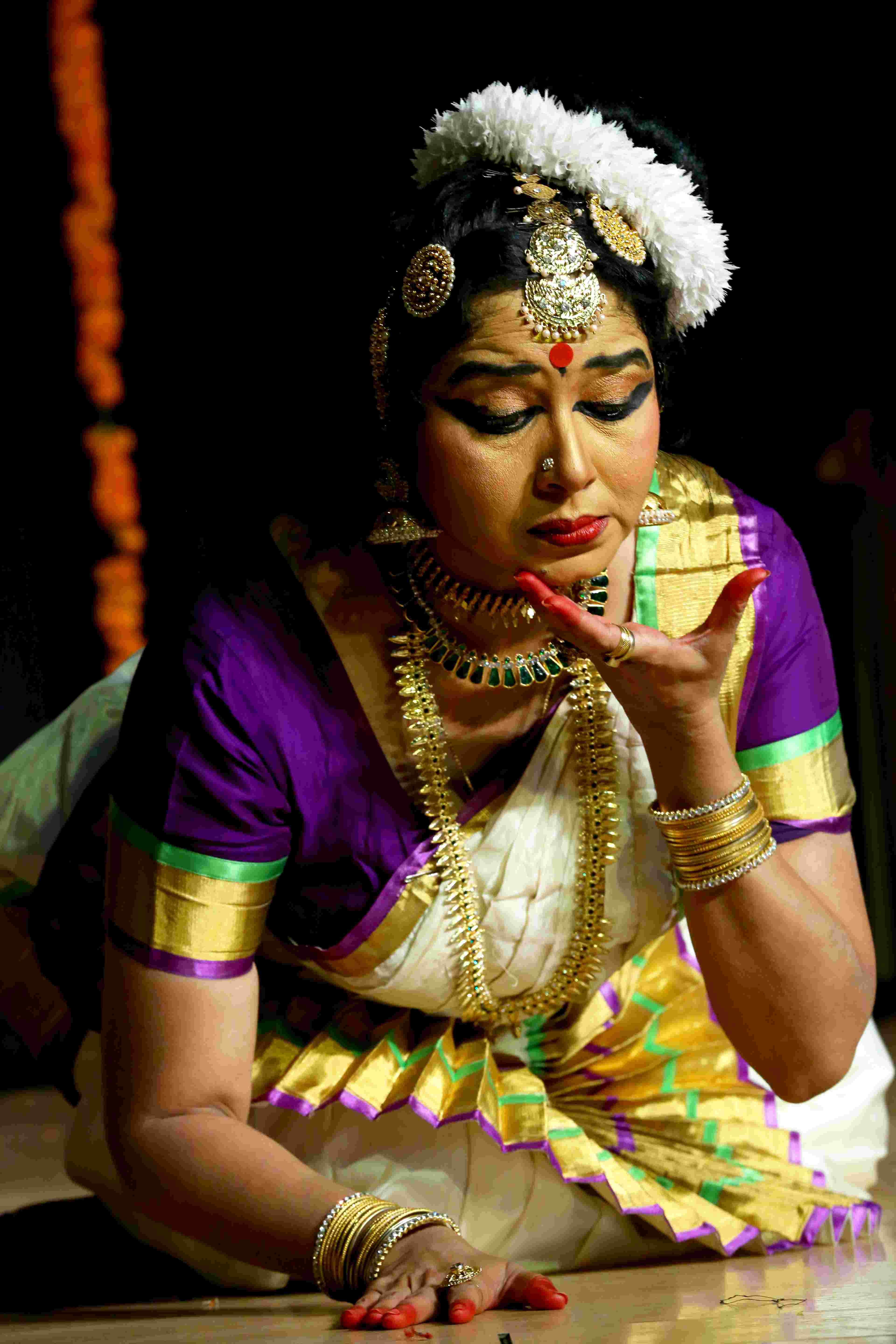 mohiniyattam